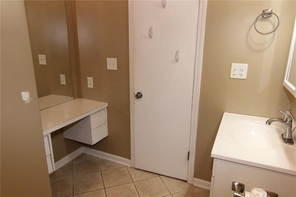 Photo 19 of 29 - 7104 Melrose Lane, Shawnee, KS 66203