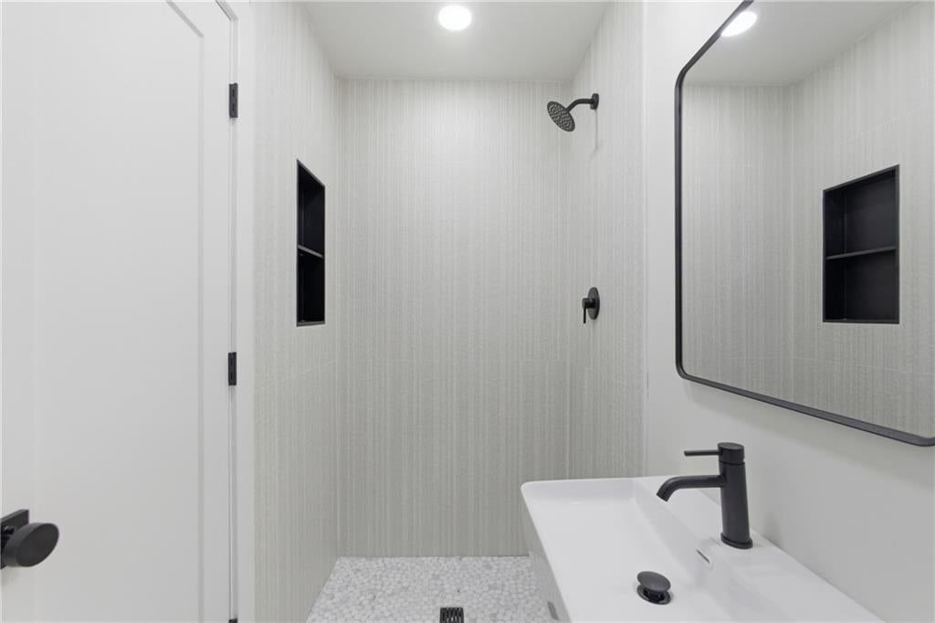 1833 N 75th Drive — photo 22