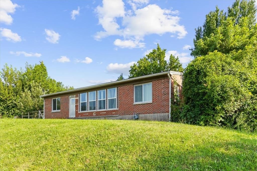 5729 PARALLEL Parkway, Kansas City, KS