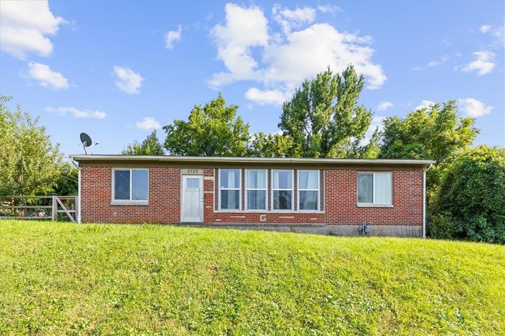 5729 PARALLEL Parkway, Kansas City, KS: listing photo 2