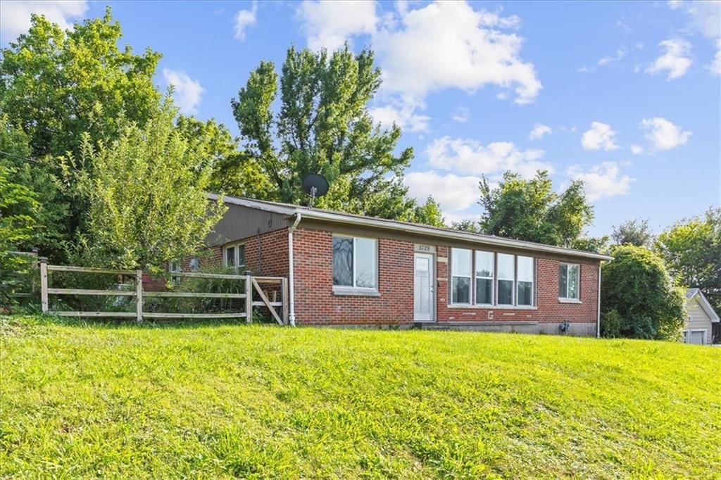 5729 PARALLEL Parkway, Kansas City, KS: listing photo 3