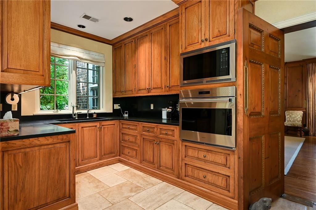 5800 Brookbank Lane — photo 41