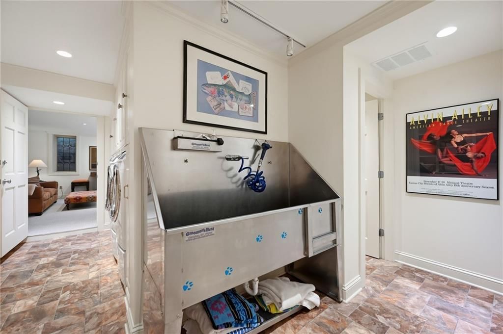 5800 Brookbank Lane — photo 72