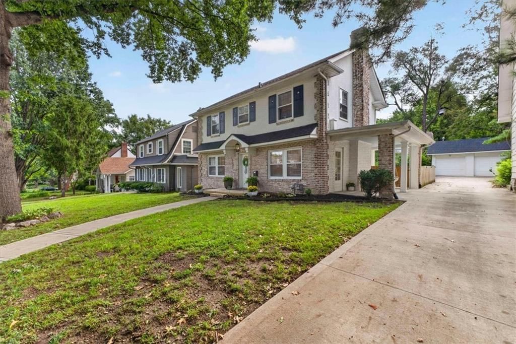 Photo 3 of 61 - 5737 Cherry Street, Kansas City, MO 64110