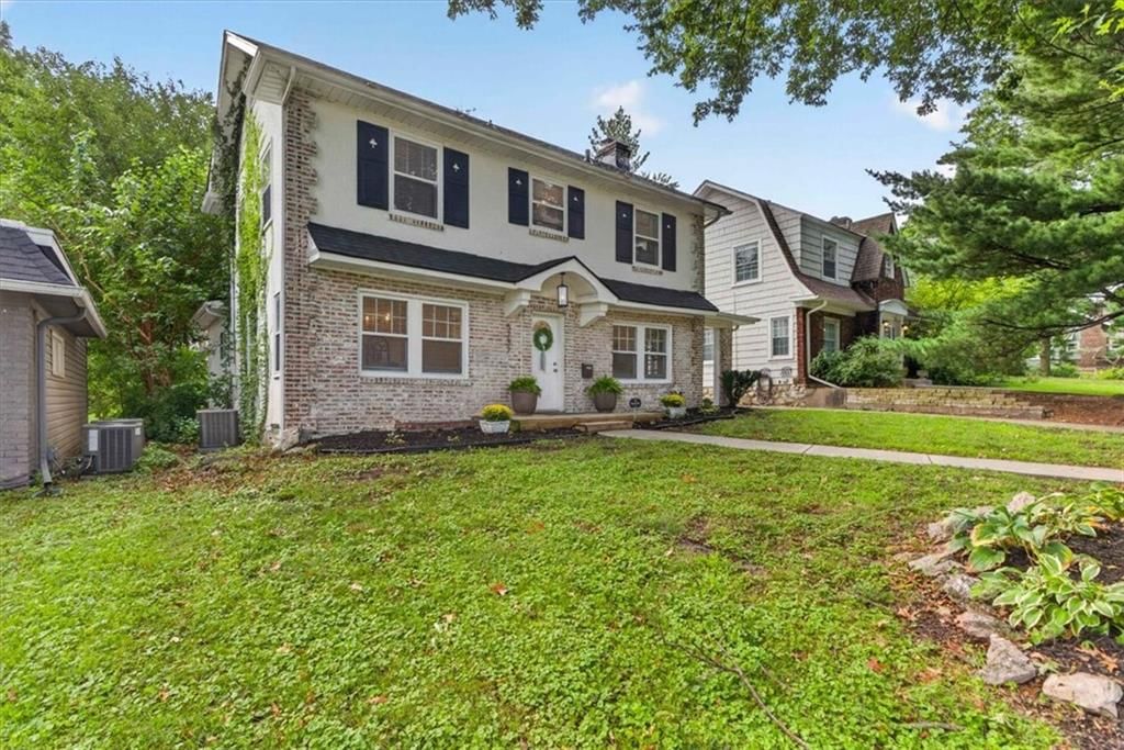 Photo 2 of 61 - 5737 Cherry Street, Kansas City, MO 64110