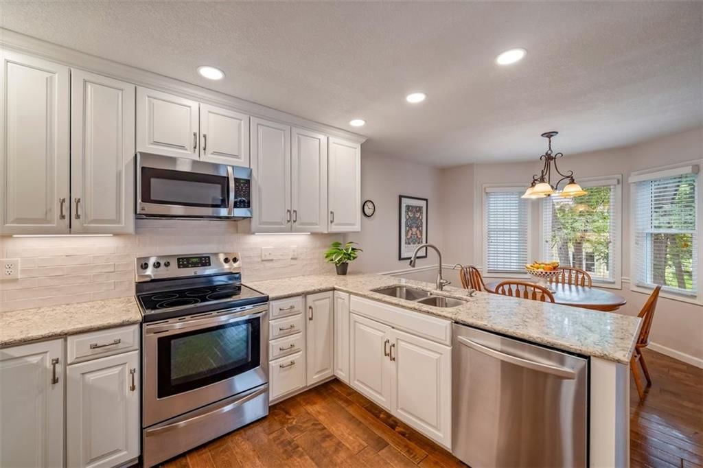 8303 W 121st Street — photo 9