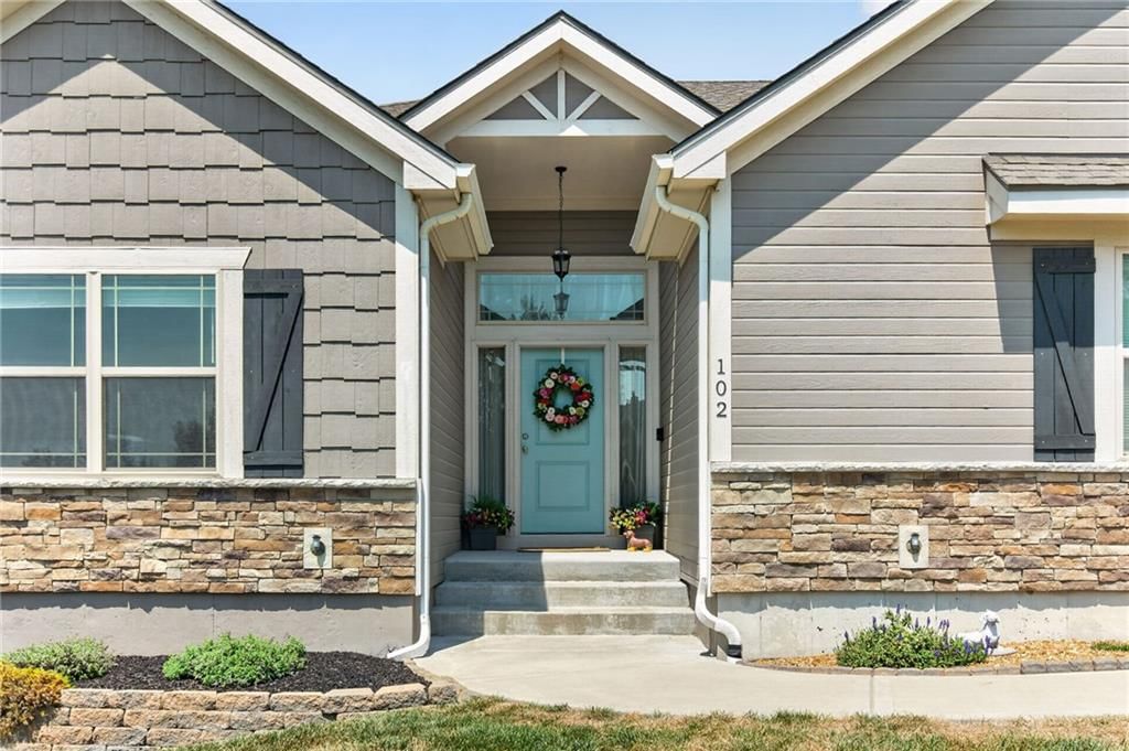 102 Dorchester Drive — photo 3
