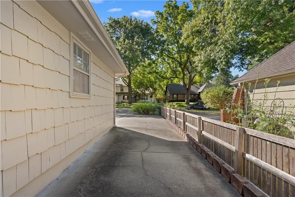 Photo 54 of 54 - 1506 SW 6th Street, Lee's Summit, MO 64081