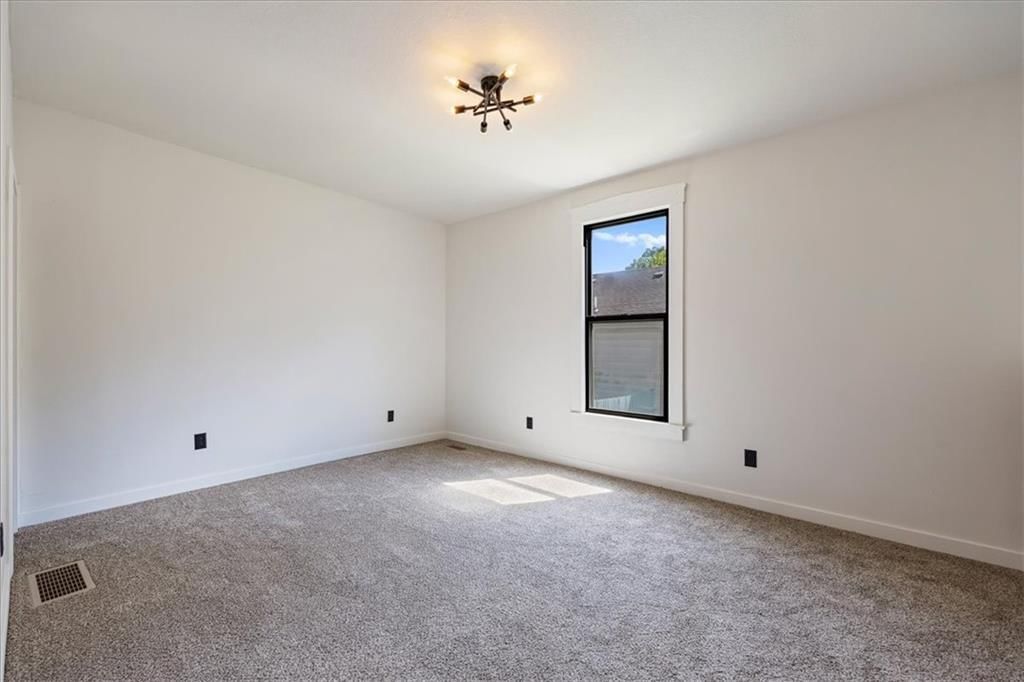 106 S Jeffreys Street — photo 9