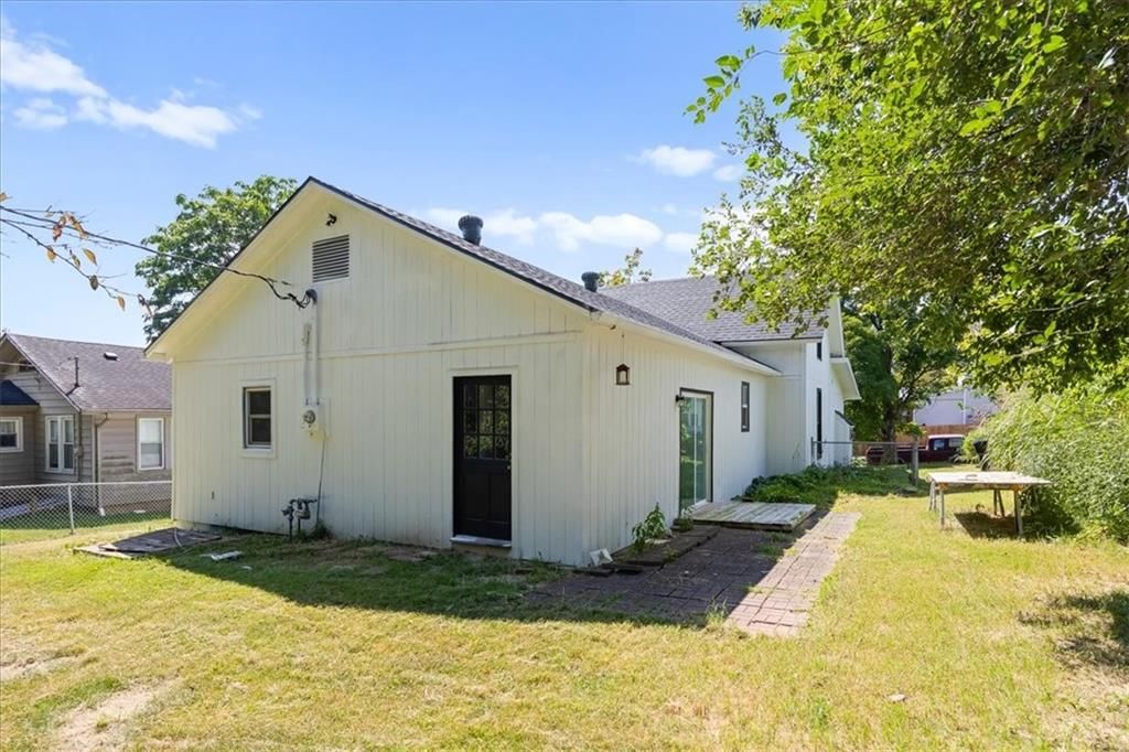 106 S Jeffreys Street — photo 22