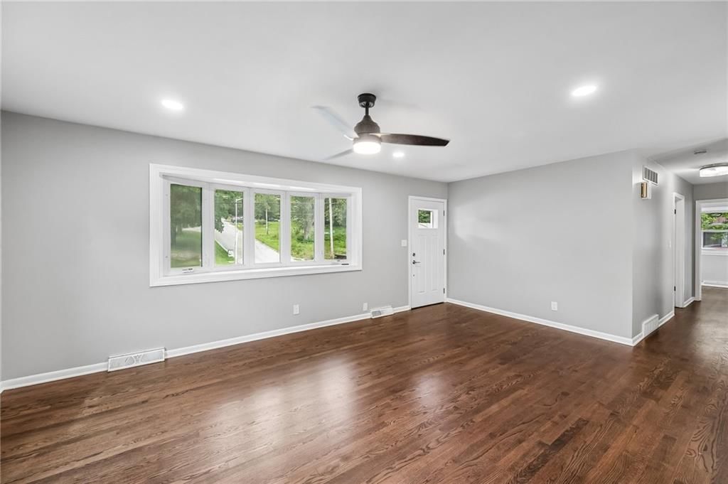3741 N Brighton Avenue — photo 5
