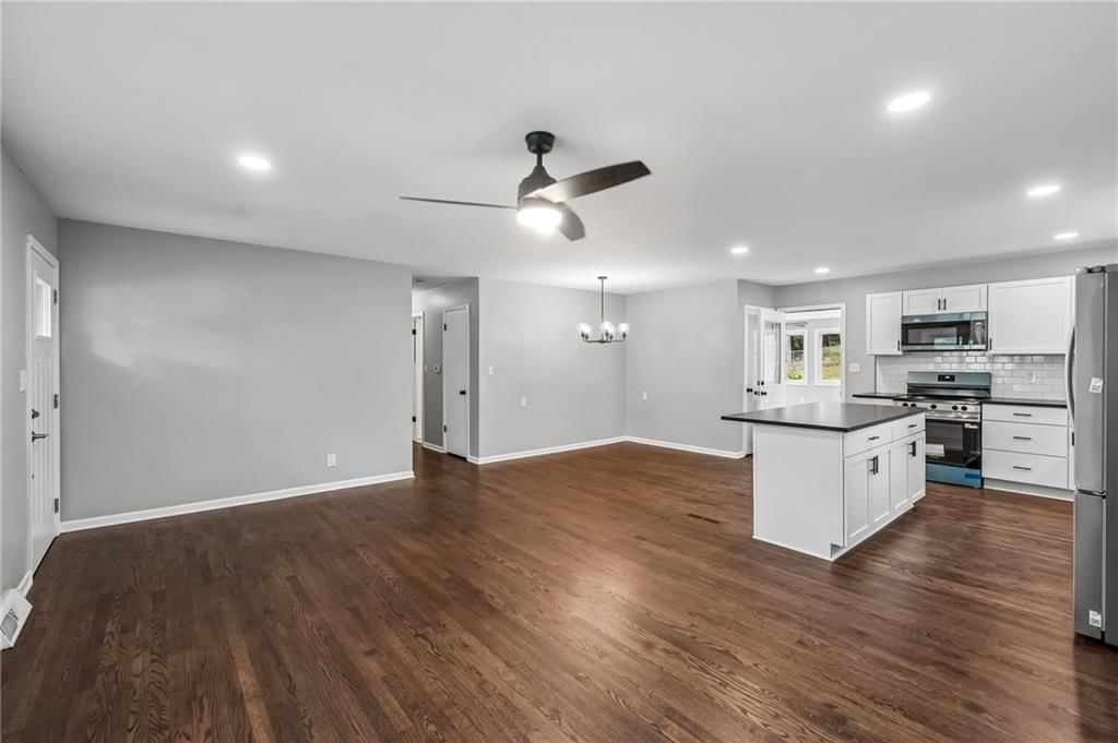 3741 N Brighton Avenue — photo 6