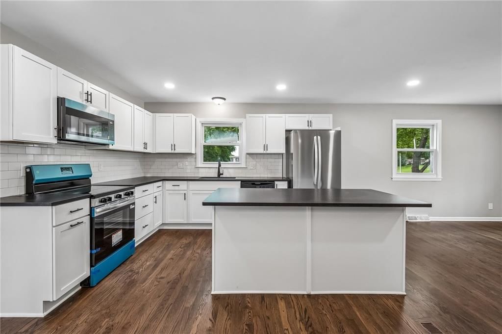 3741 N Brighton Avenue — photo 8