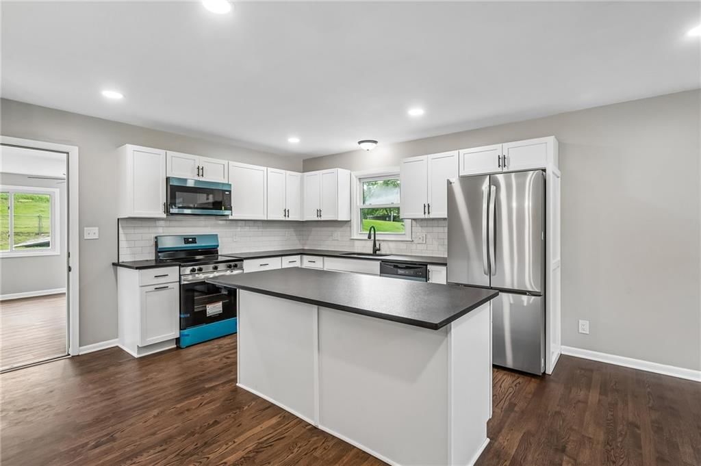 3741 N Brighton Avenue — photo 9