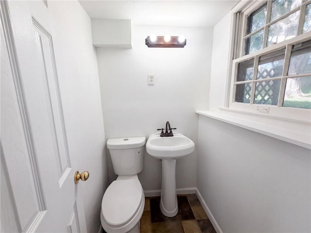 Photo 10 of 17 - 12904 E 54th Street, Kansas City, MO 64133