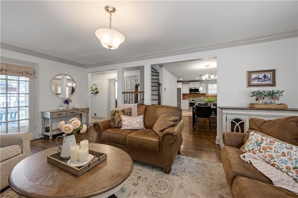 Photo 12 of 40 - 6811 Rockhill Road, Kansas City, MO 64131