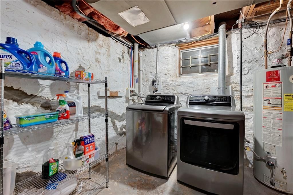 Photo 35 of 40 - 6811 Rockhill Road, Kansas City, MO 64131