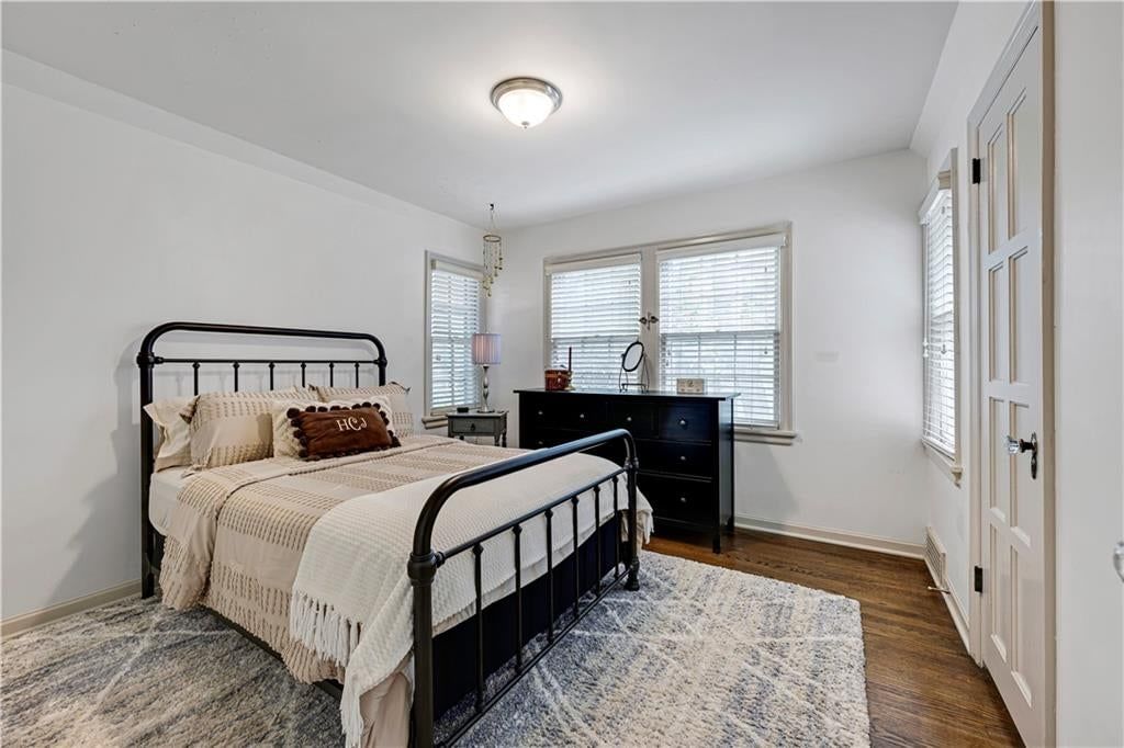 Photo 30 of 40 - 6811 Rockhill Road, Kansas City, MO 64131