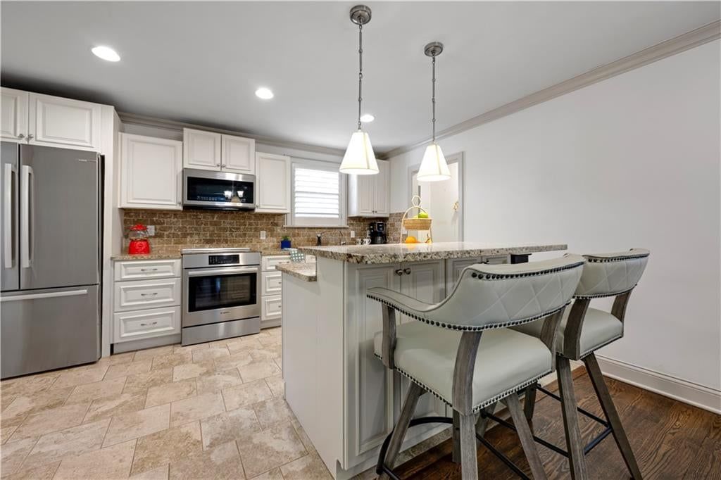 Photo 16 of 40 - 6811 Rockhill Road, Kansas City, MO 64131