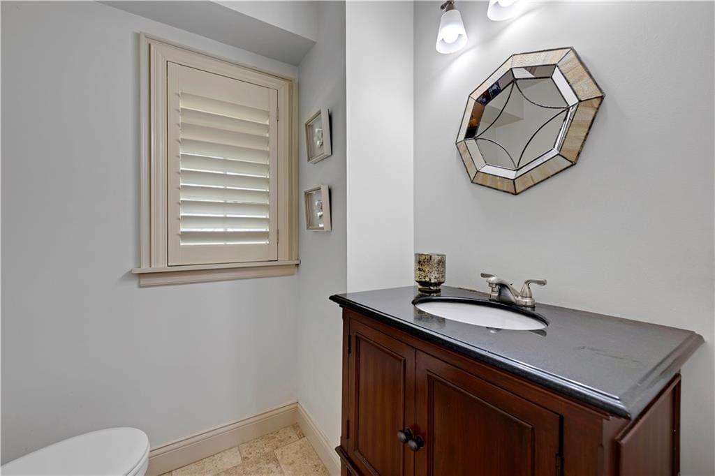 Photo 23 of 40 - 6811 Rockhill Road, Kansas City, MO 64131