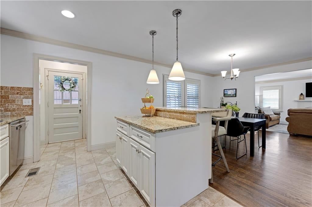 Photo 19 of 40 - 6811 Rockhill Road, Kansas City, MO 64131