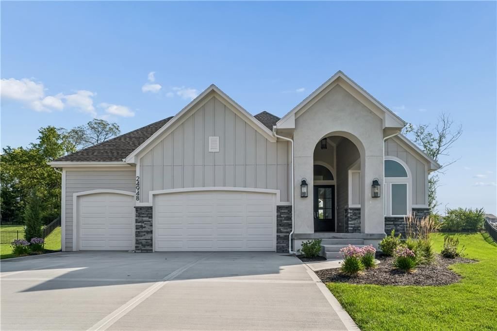 24948 W 98th Place, Lenexa, KS