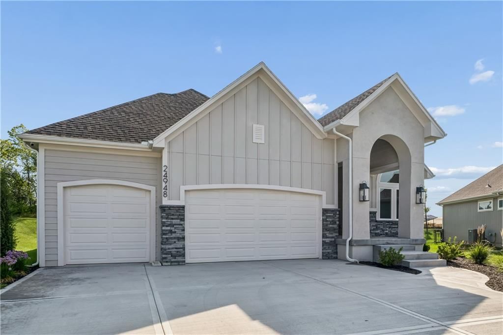 24948 W 98th Place, Lenexa, KS: listing photo 2