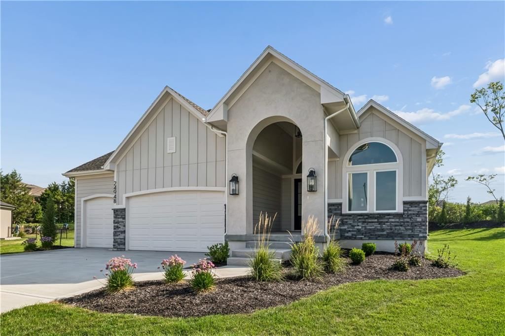 24948 W 98th Place, Lenexa, KS: listing photo 3