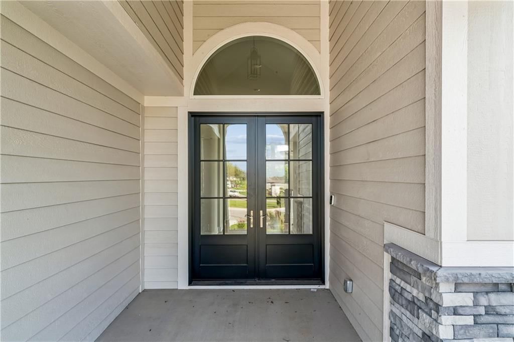 Photo 5 of 66 - 24948 W 98th Place, Lenexa, KS 66227