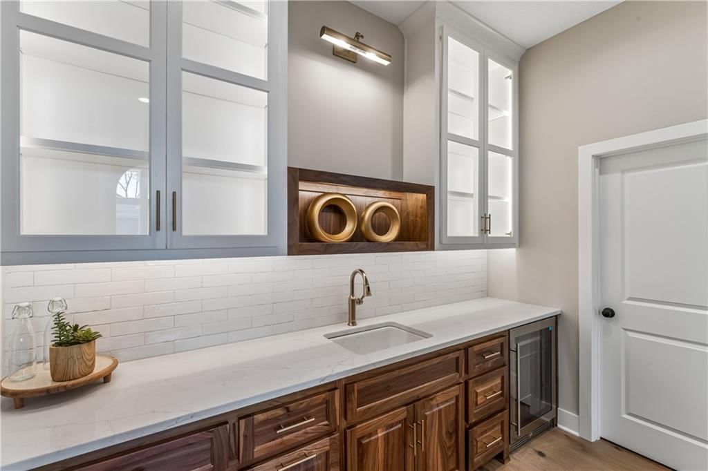 Photo 19 of 66 - 24948 W 98th Place, Lenexa, KS 66227