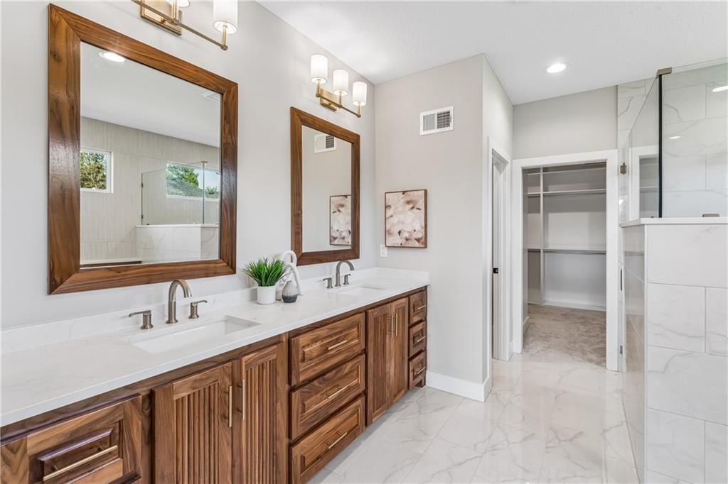 Photo 27 of 66 - 24948 W 98th Place, Lenexa, KS 66227