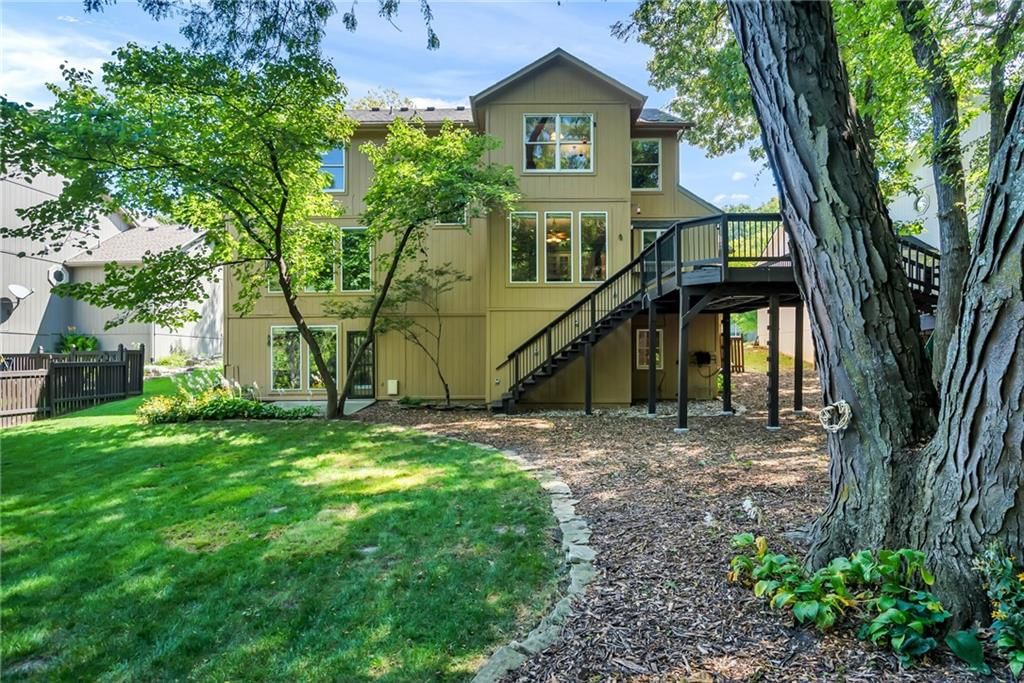 Photo 8 of 72 - 4606 AMINDA Street, Shawnee, KS 66226