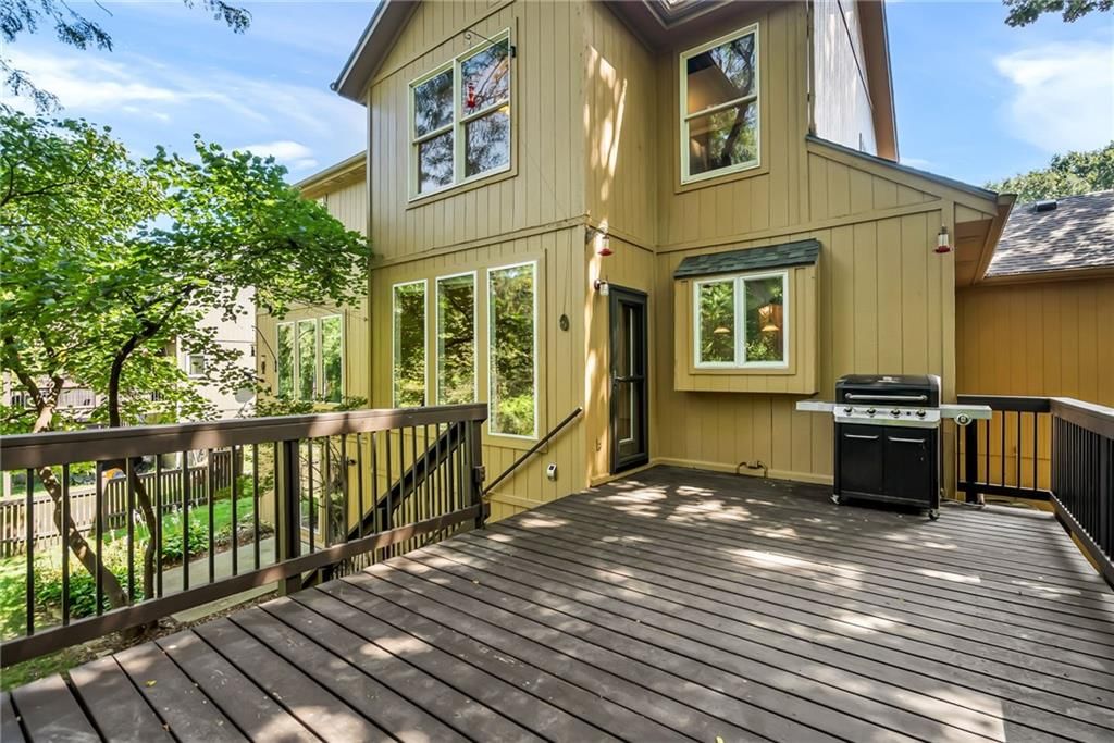 Photo 10 of 72 - 4606 AMINDA Street, Shawnee, KS 66226