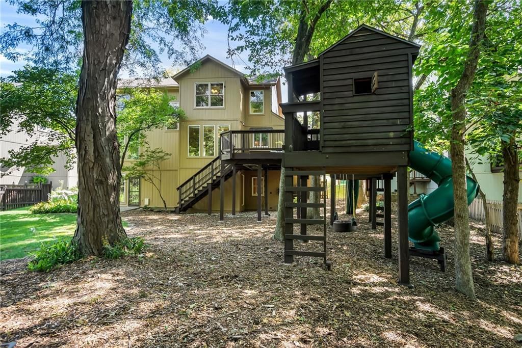 Photo 13 of 72 - 4606 AMINDA Street, Shawnee, KS 66226