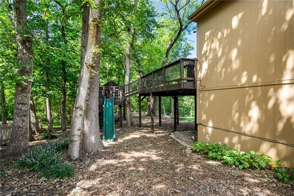 Photo 15 of 72 - 4606 AMINDA Street, Shawnee, KS 66226