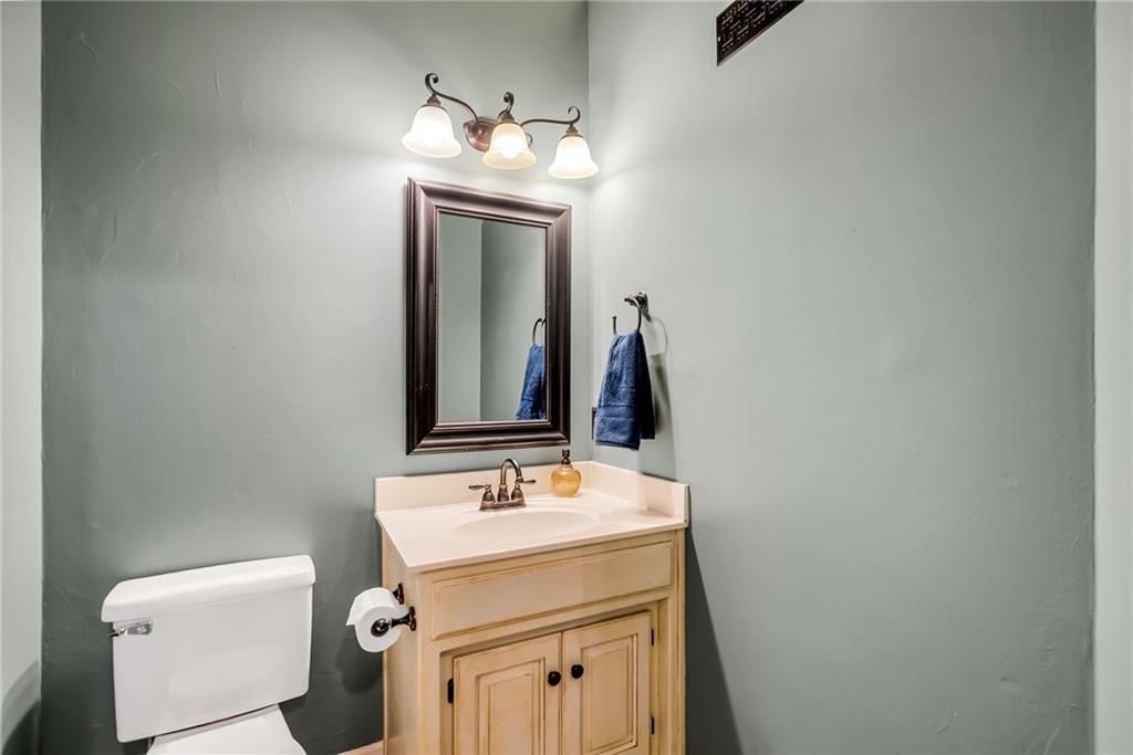 Photo 25 of 72 - 4606 AMINDA Street, Shawnee, KS 66226