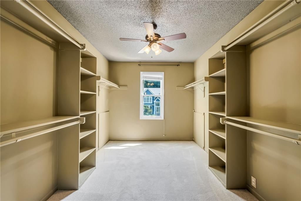 Photo 30 of 72 - 4606 AMINDA Street, Shawnee, KS 66226