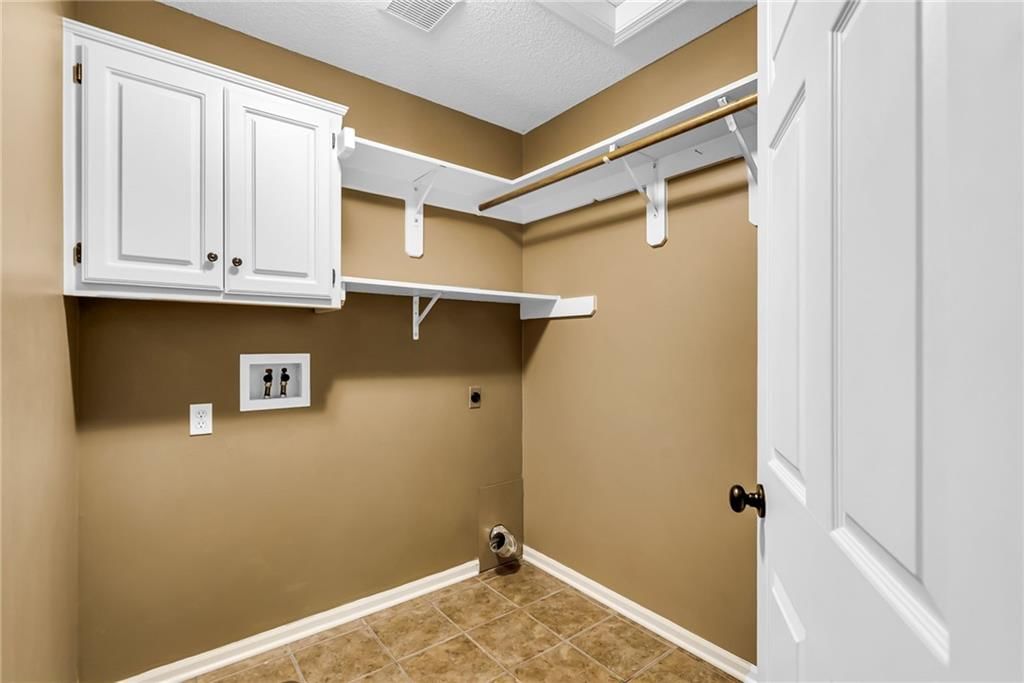 Photo 34 of 72 - 4606 AMINDA Street, Shawnee, KS 66226