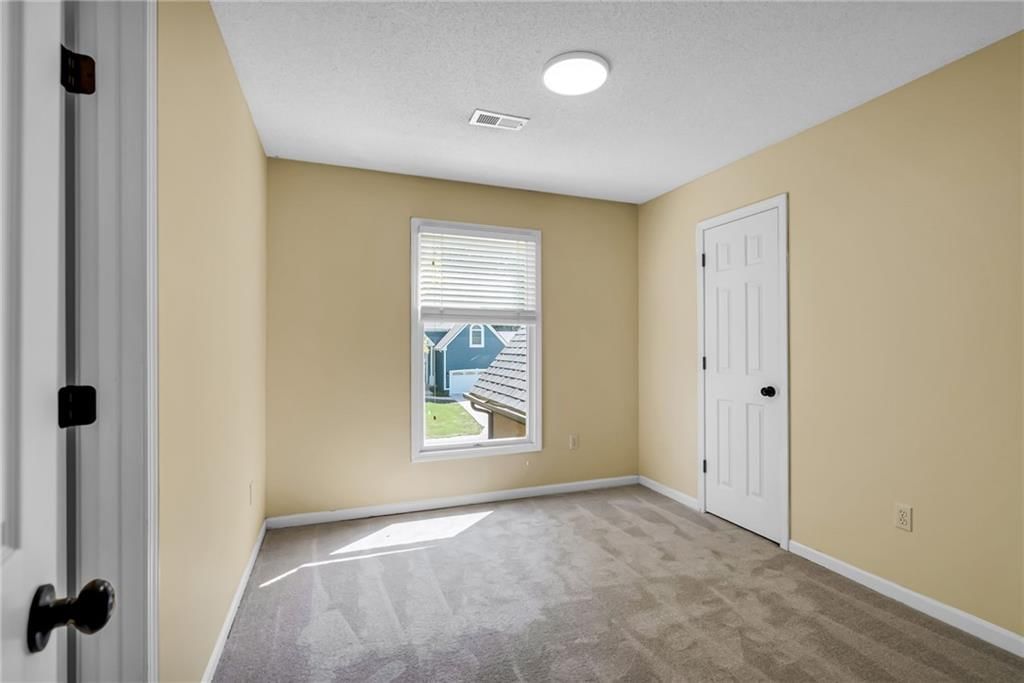 Photo 38 of 72 - 4606 AMINDA Street, Shawnee, KS 66226