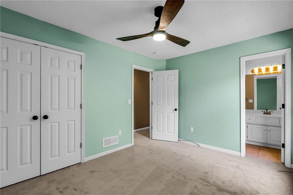 Photo 42 of 72 - 4606 AMINDA Street, Shawnee, KS 66226