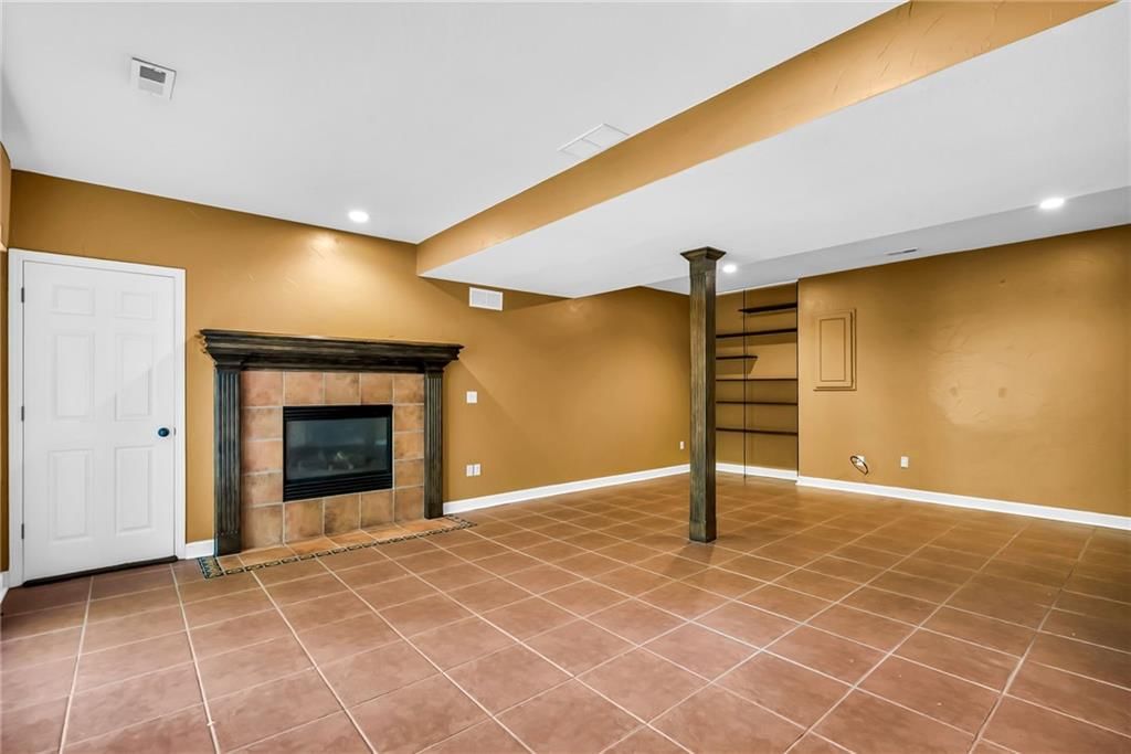 Photo 44 of 72 - 4606 AMINDA Street, Shawnee, KS 66226