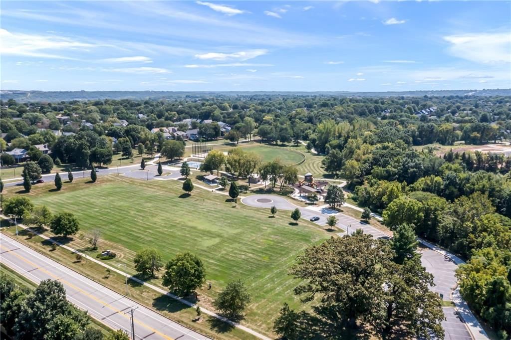 Photo 59 of 72 - 4606 AMINDA Street, Shawnee, KS 66226