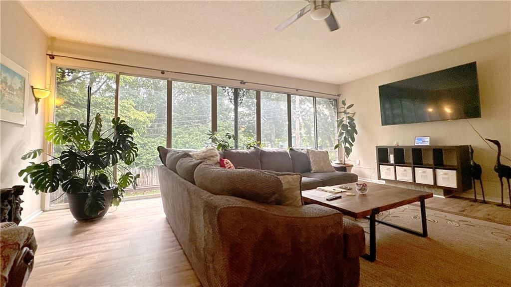 10405 BALTIMORE Avenue — photo 11