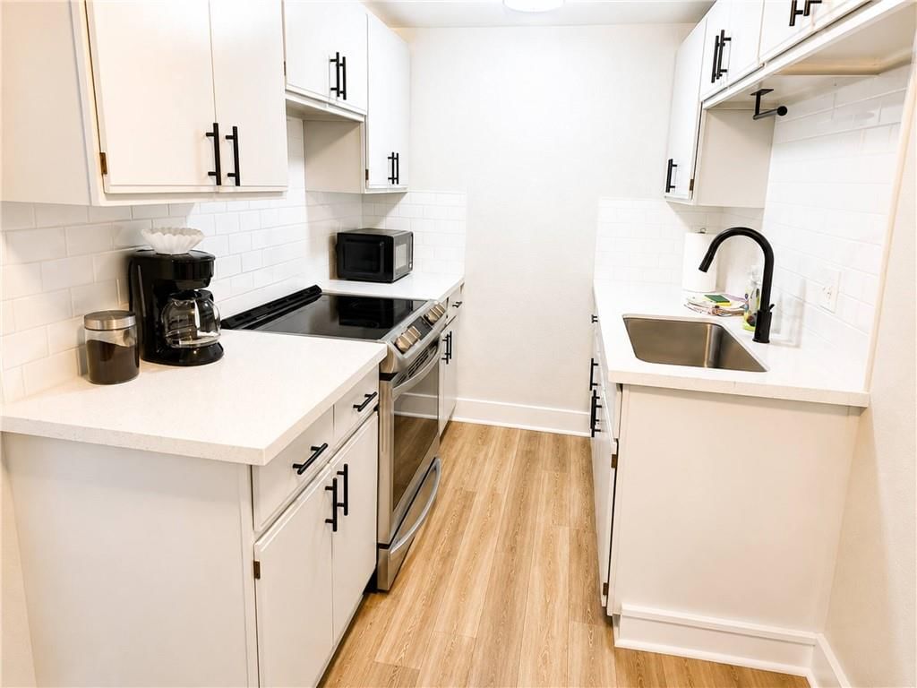 409 E Armour Boulevard — photo 2
