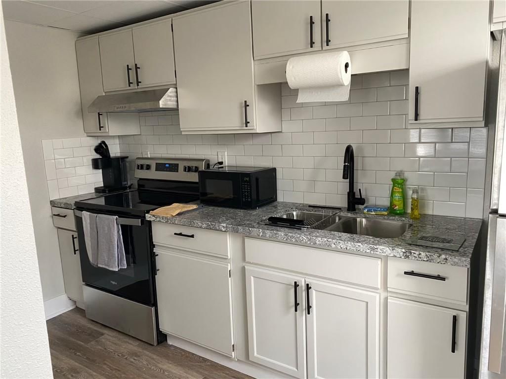 409 E Armour Boulevard — photo 13