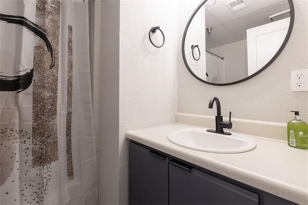 409 E Armour Boulevard — photo 22