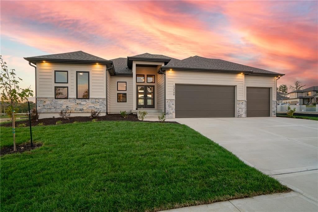 13548 Terrace Park Drive, Parkville, MO: listing photo 2