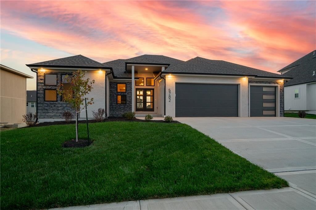5782 NW Black Oak Court, Parkville, MO: listing photo 2