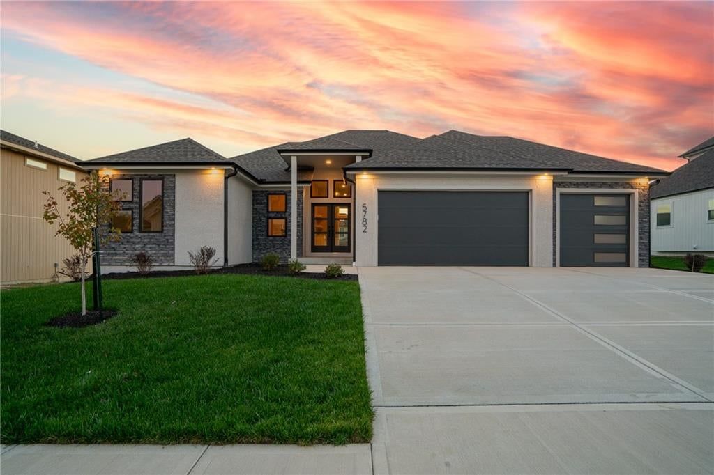 5782 NW Black Oak Court, Parkville, MO