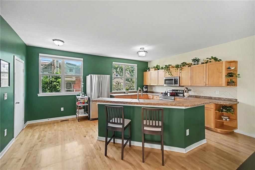 4561 Madison Avenue — photo 5